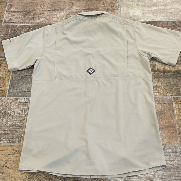Columbia Mens Tan Outdoor Button Front Short Sleeve Collared Shirt Omni-Shield S - Picture 2 of 7